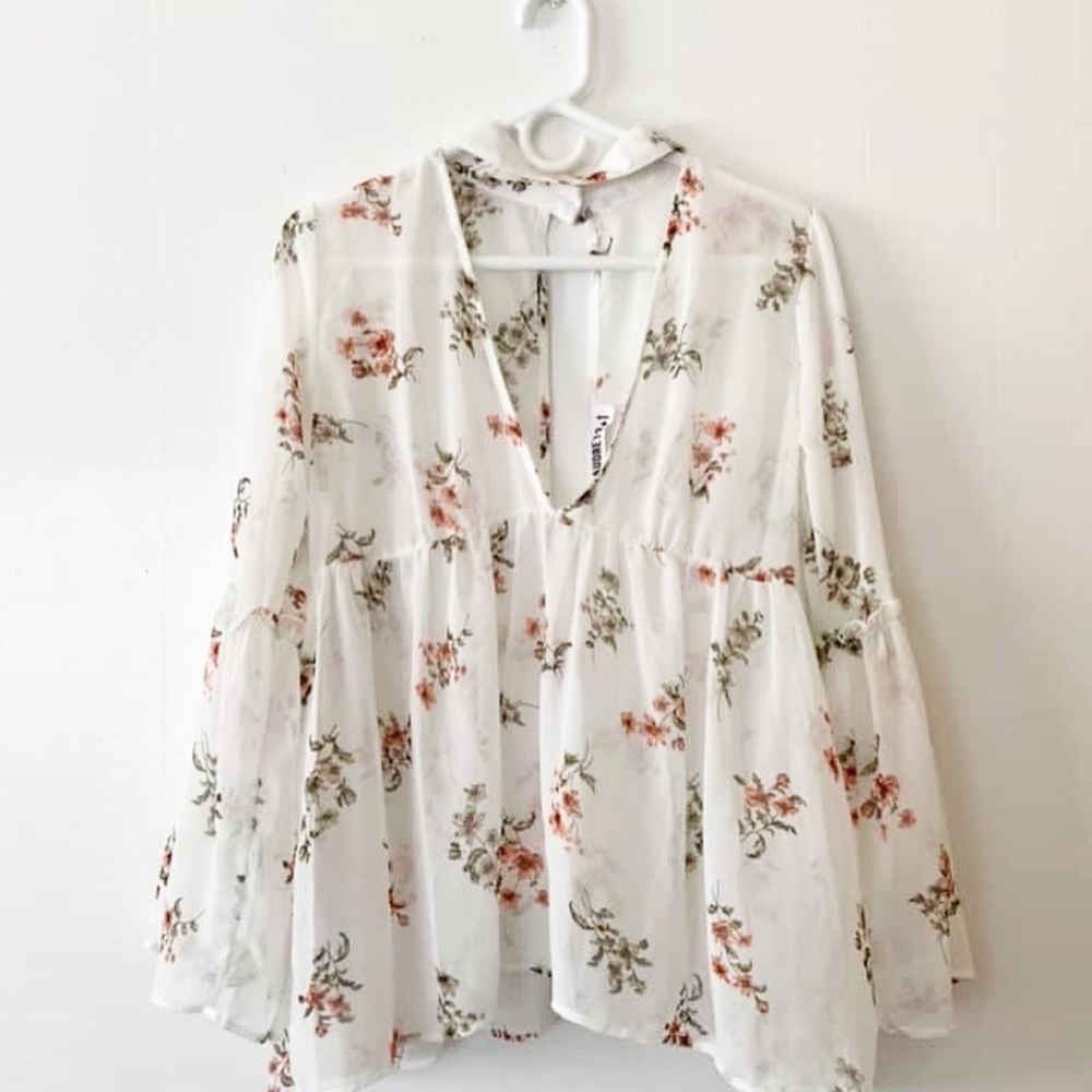 Boutique Floral Dress Top 🌸🤍